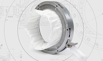 Manual iris valve for gravity-flow applications